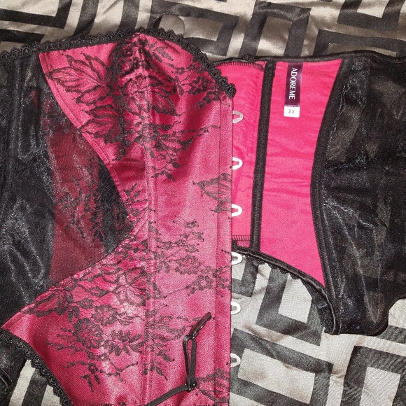 Corset - Picture 3 of 4